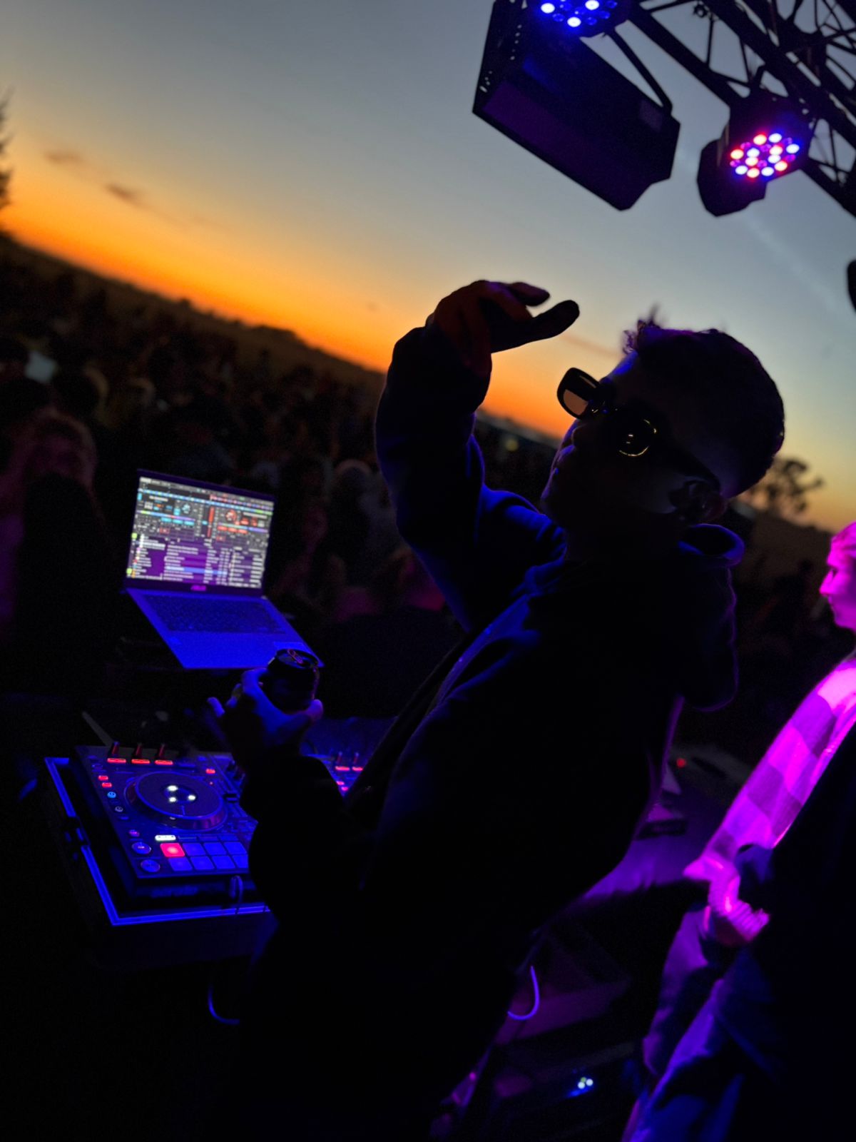 DJ al atardecer