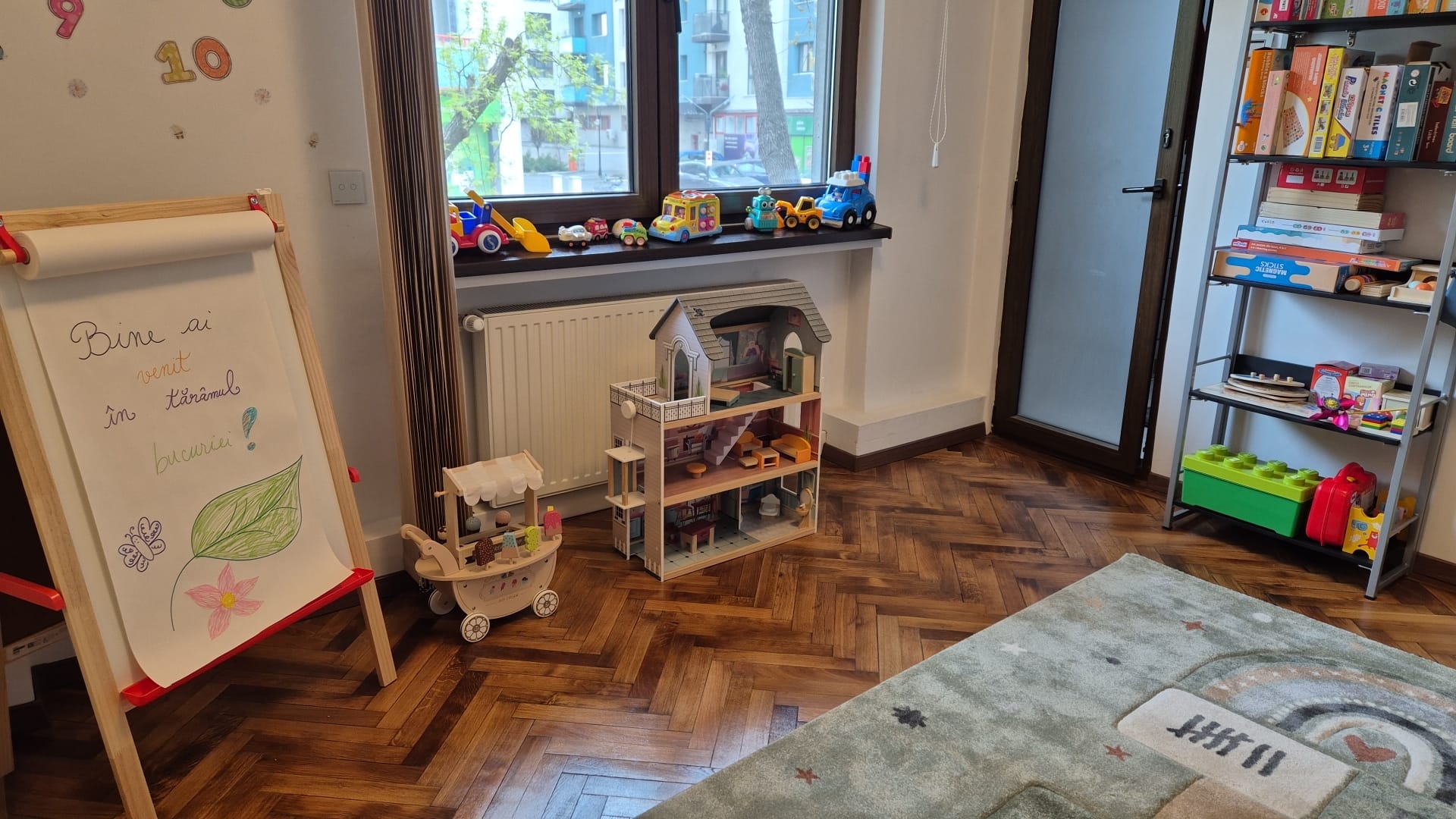 Raft cu jocuri și materiale educative