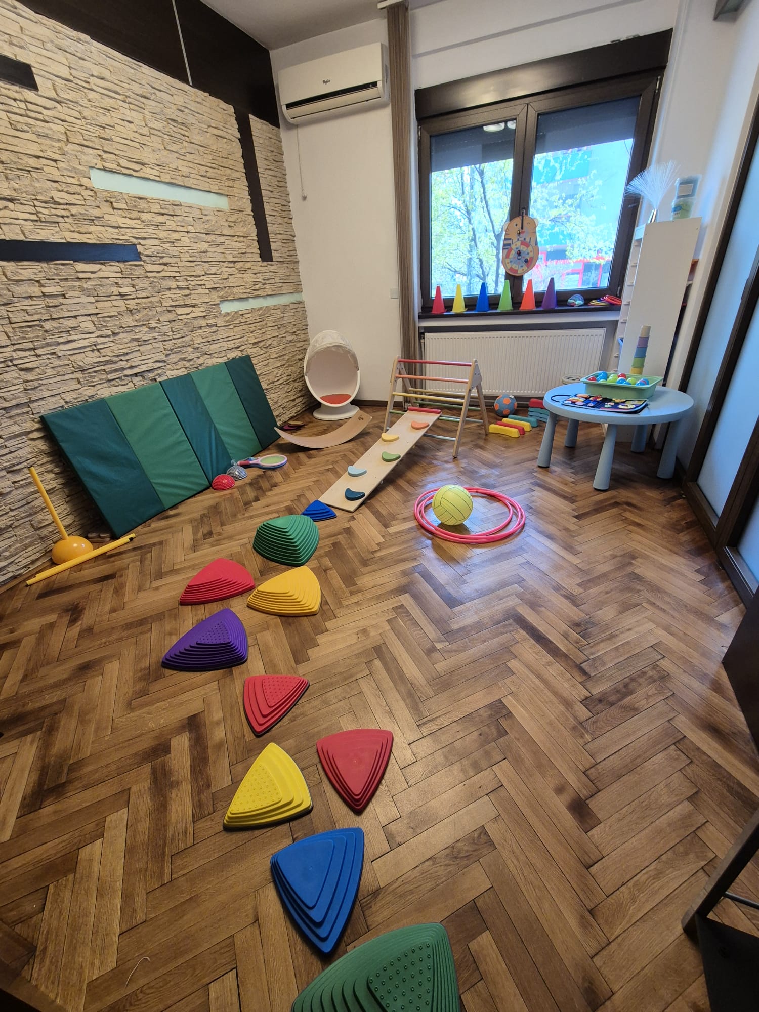 Echipament de terapie senzorială colorat