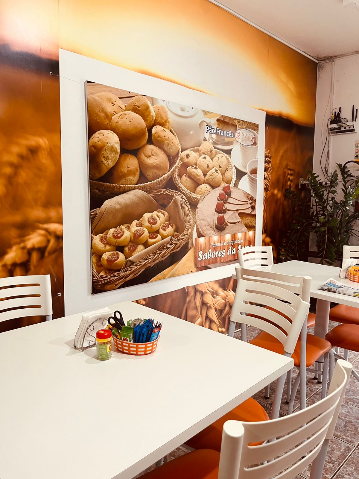 Mesa com painel decorativo Sabores da Serra