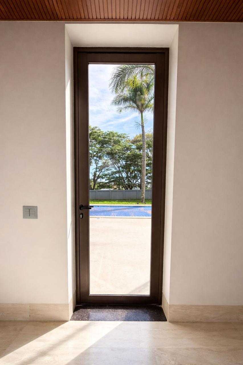 Porta de vidro com vista externa