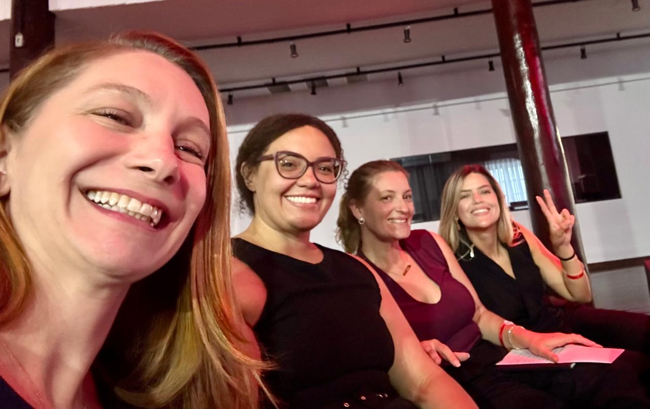 Celebração da equipe durante evento