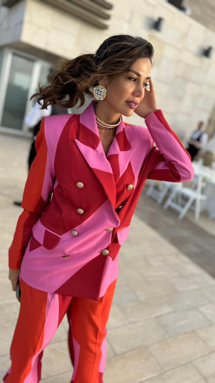 Dana Mazeh - Pink Red Suit