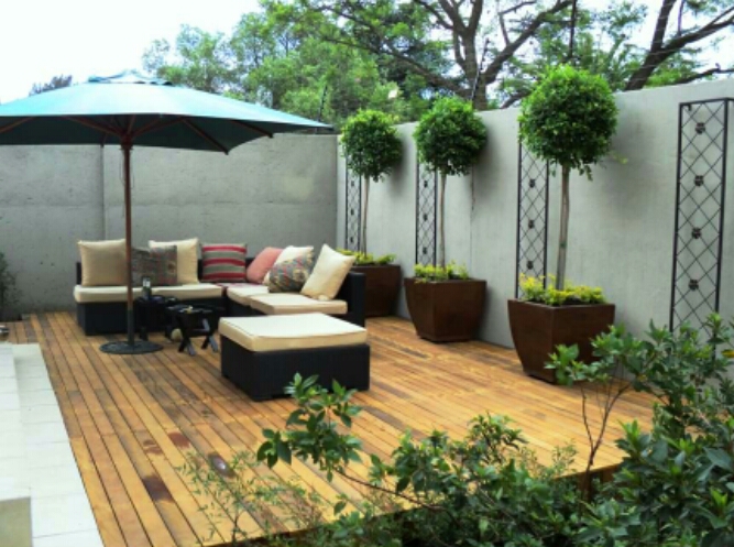Resort-Style Pool Garden