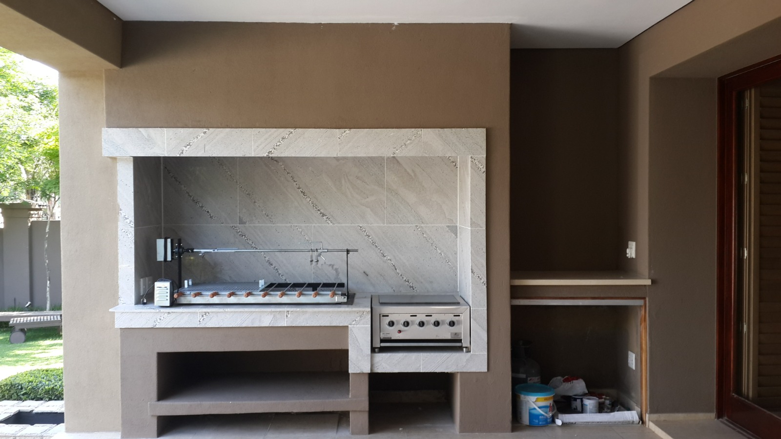Built-in Outdoor Kitchen