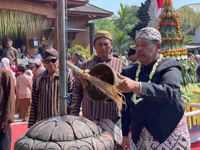 Upacara adat Desa Brumbung