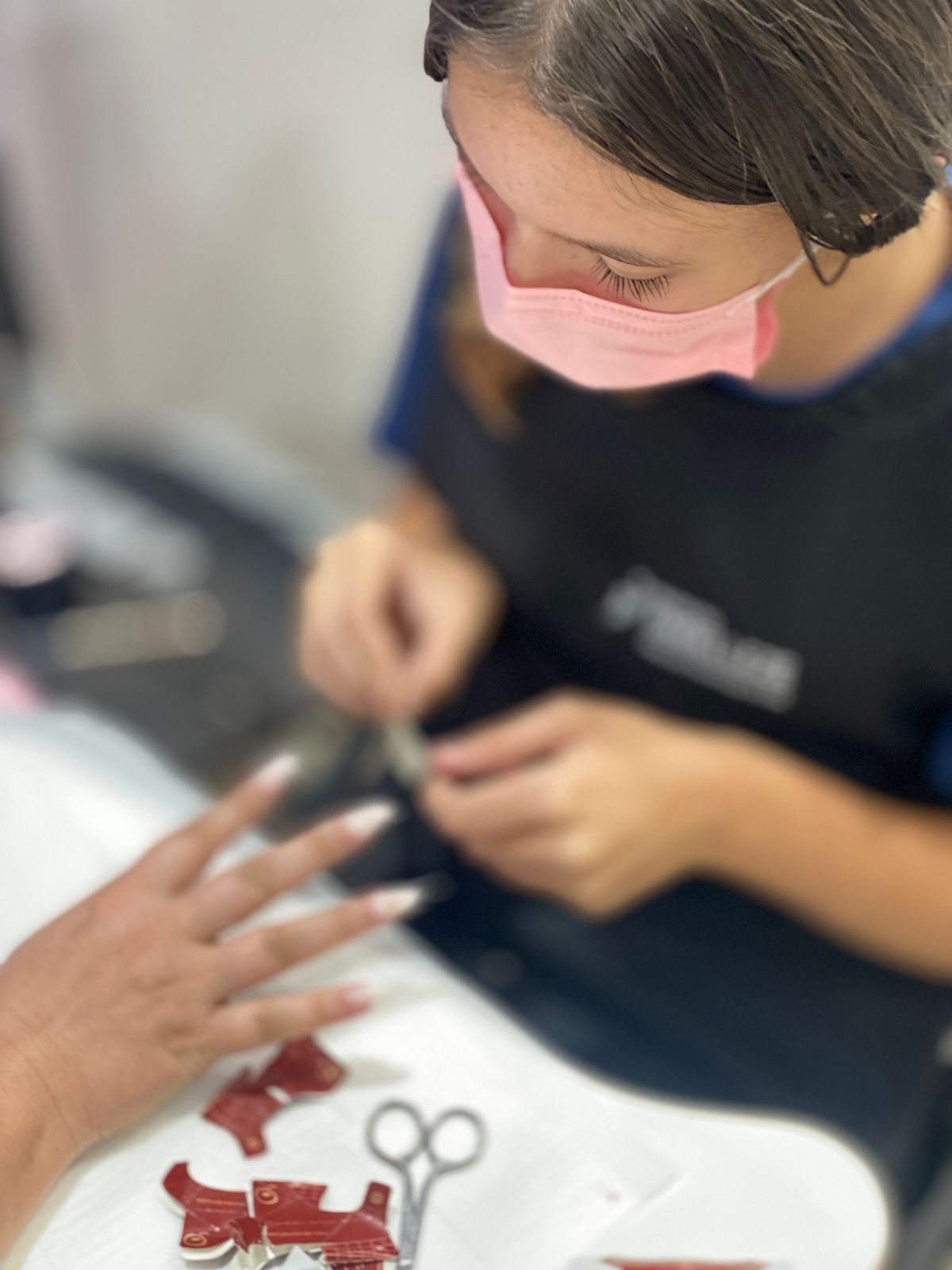 Manicure em andamento