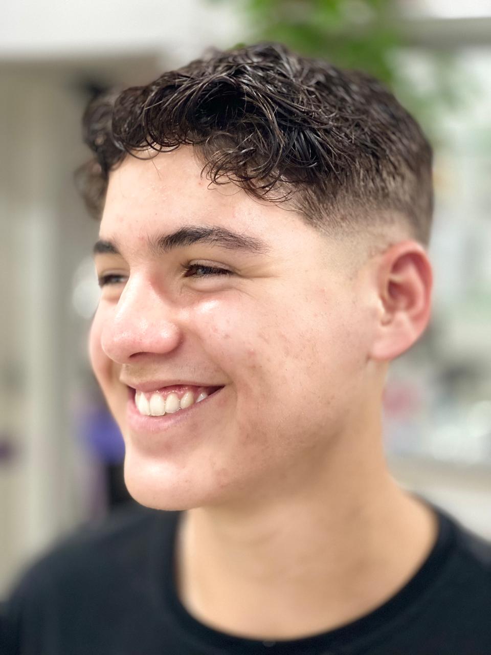 Corte masculino jovem