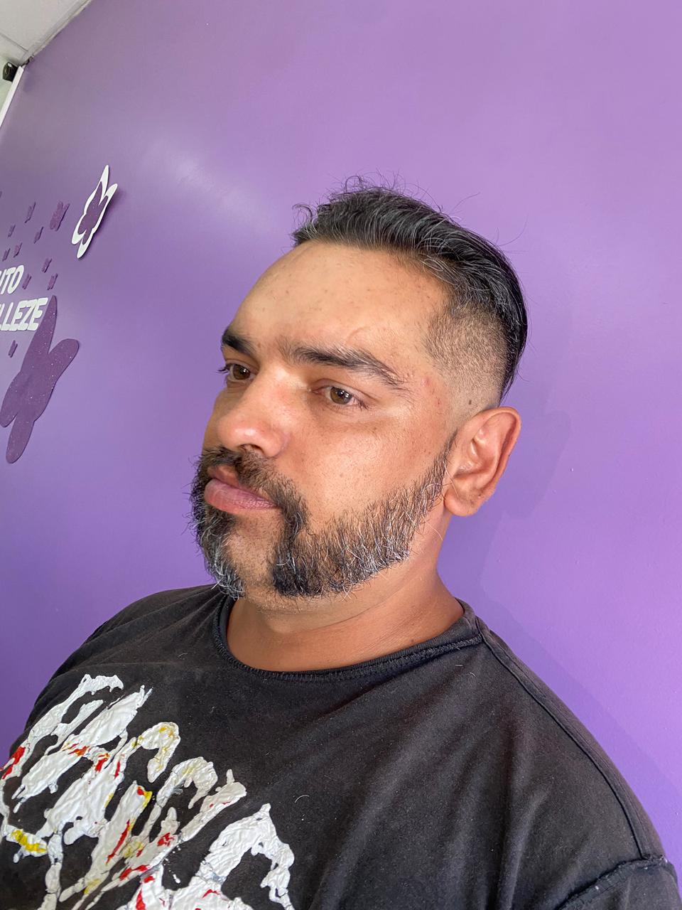 Corte masculino com barba