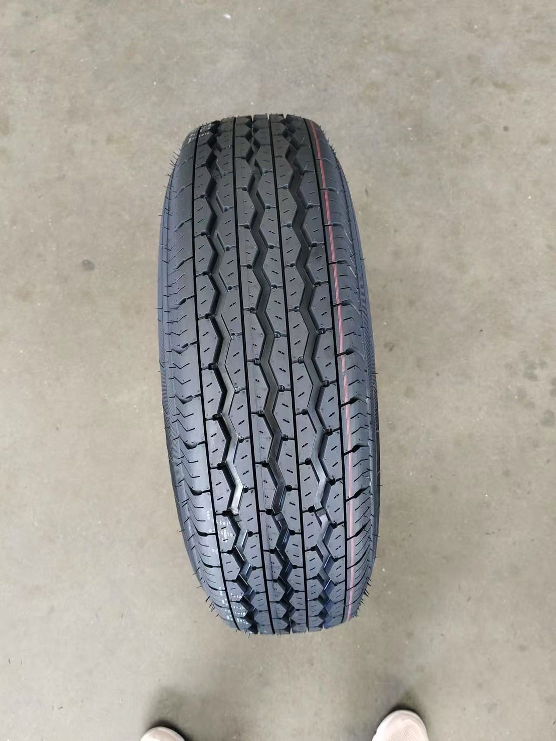 Premium tyre with excellent tread pattern
