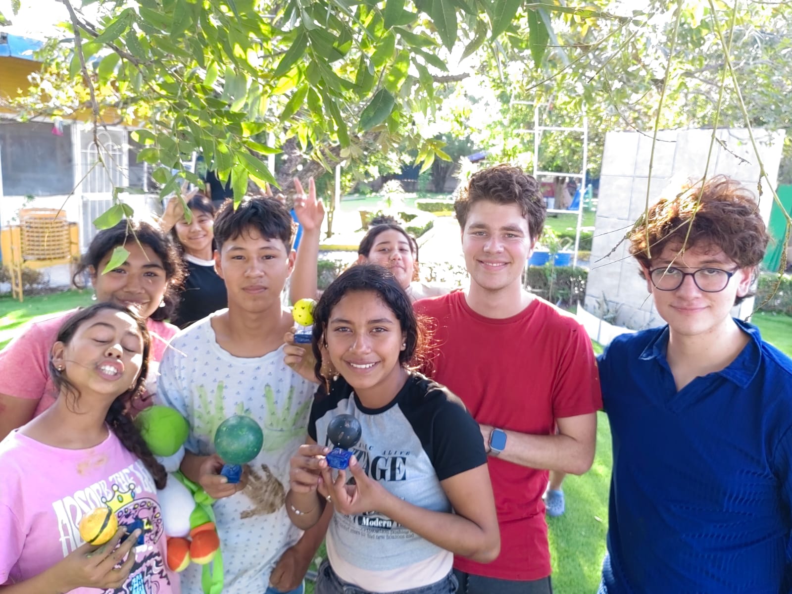 Voluntarios con niños