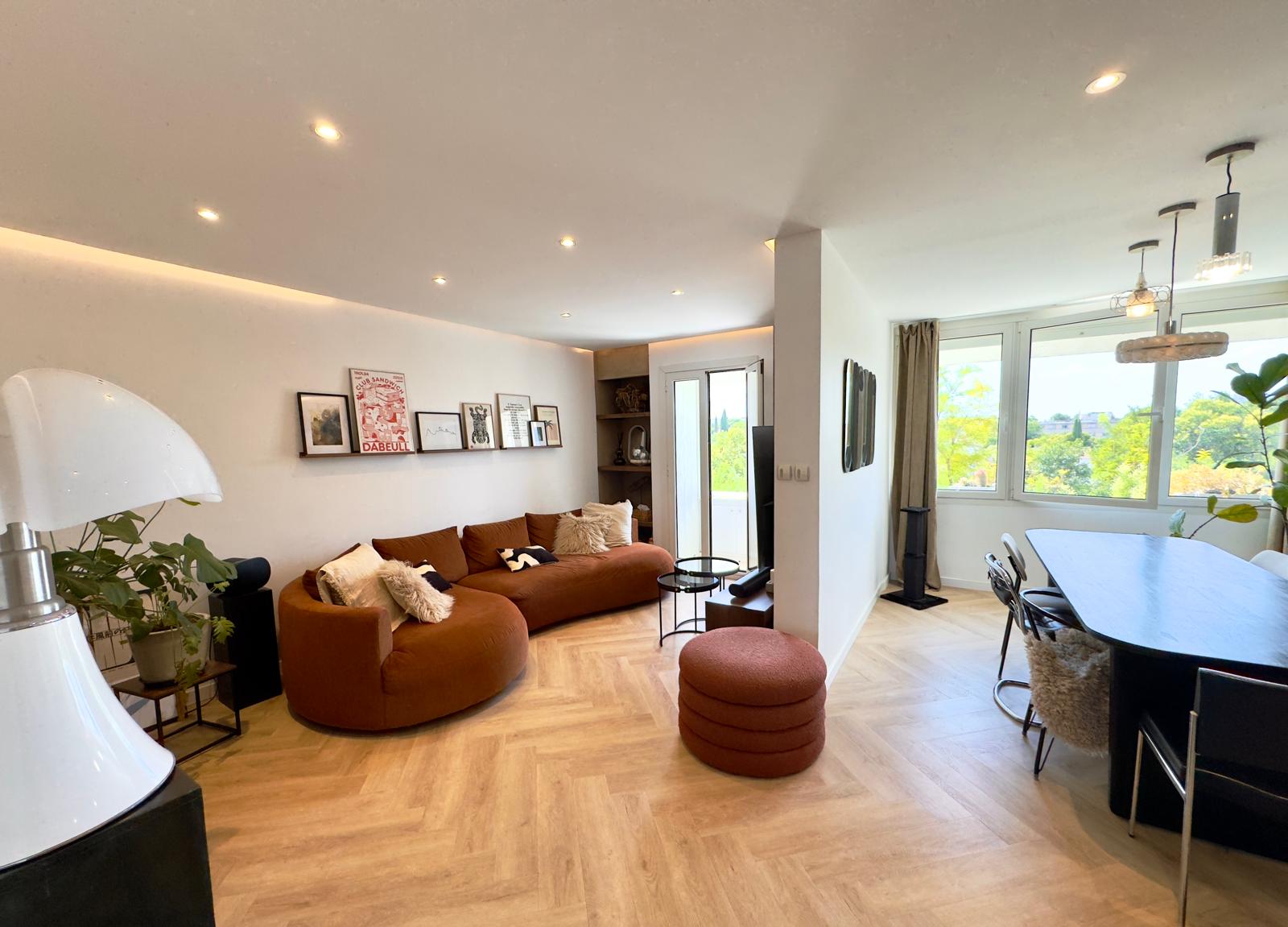 Projet de rénovation intérieure - Salon moderne aménagé par Laurent
