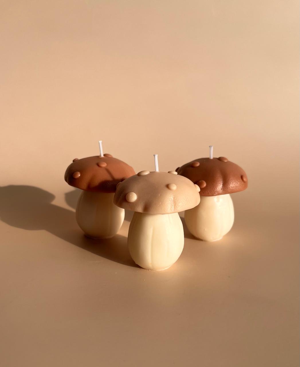 Velas decorativas tipo hongos en diferentes tonos