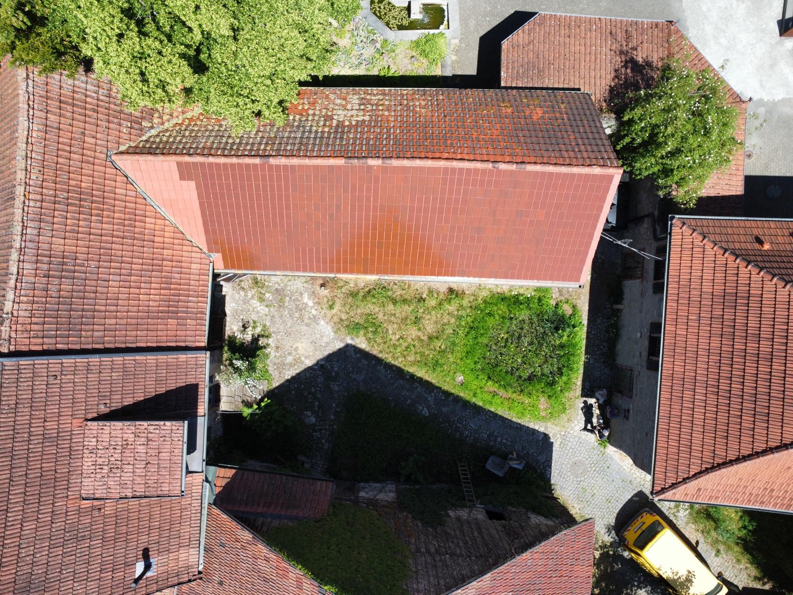 Luftaufnahme Solarziegel auf Fachwerkhaus