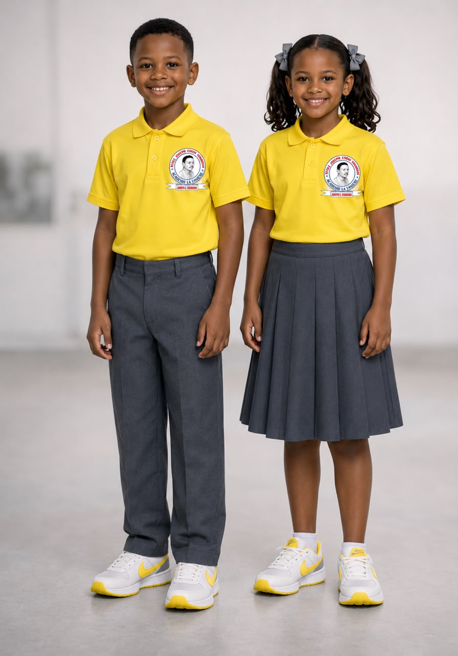 Élèves en tenue de classe de l'école