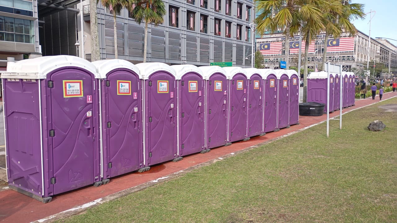 EQool Enviro purple portable toilet units deployed at Hari Kebangsaan 2025