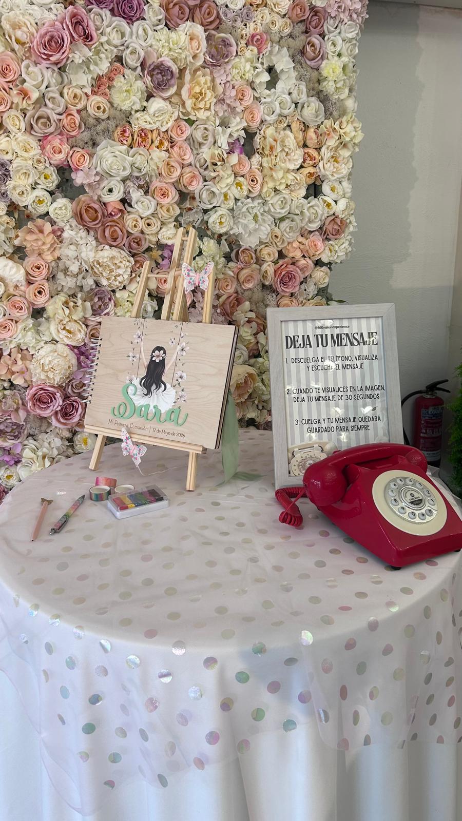 Estación foto con flores y props - tercer ángulo