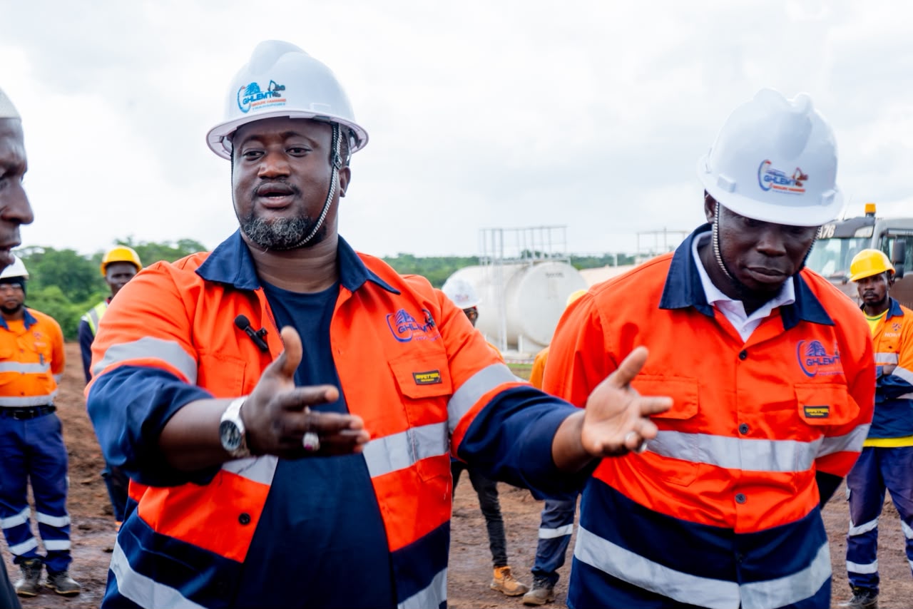 GHLEM leader addressing workers at the mine site