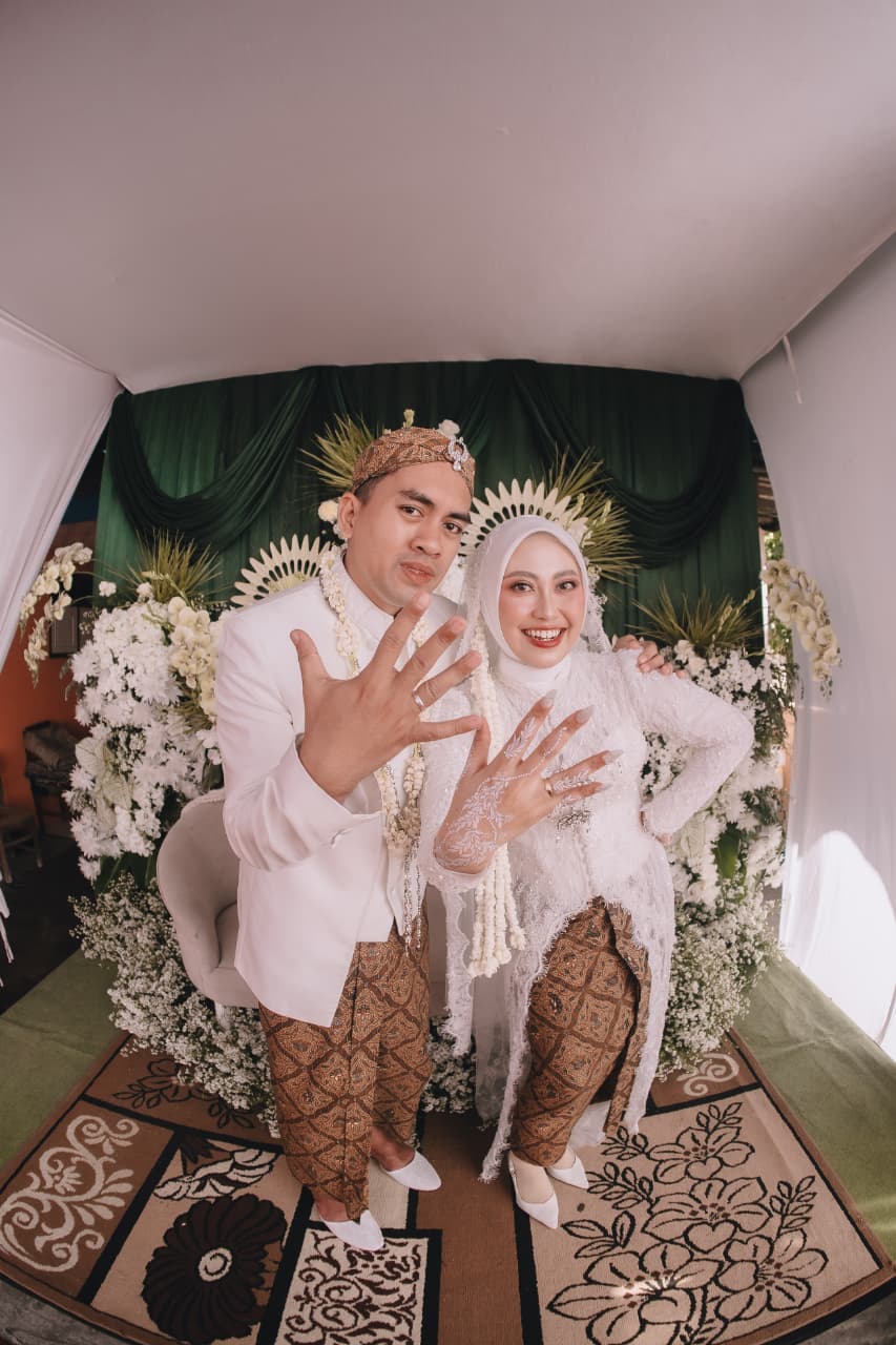 Sofi dan Gani merayakan pernikahan