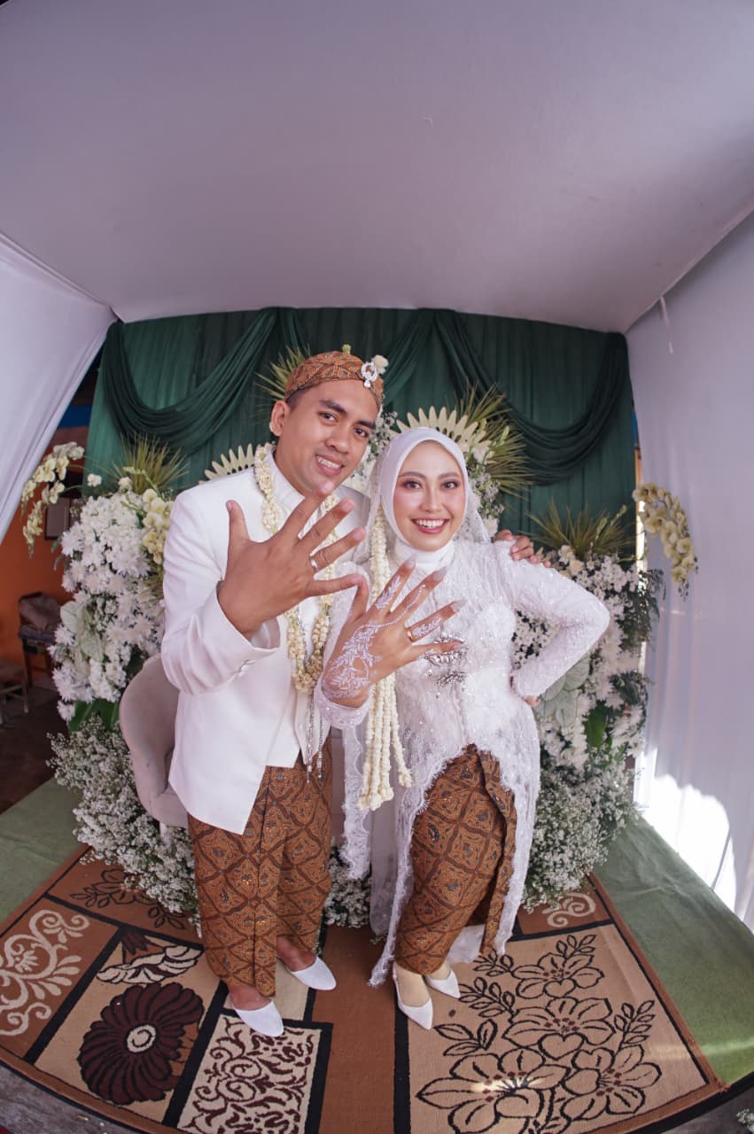 Sofi dan Gani merayakan pernikahan