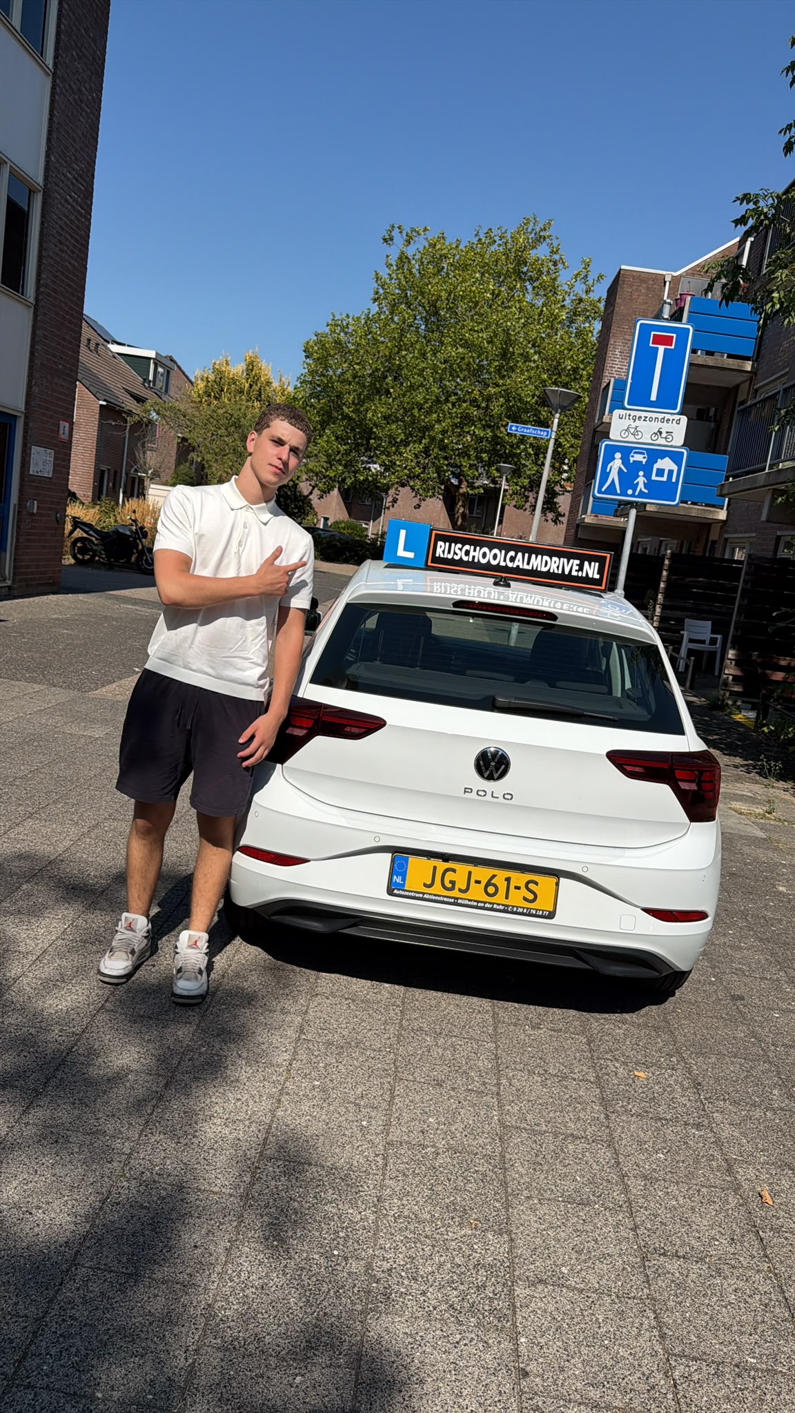 Geslaagde leerling bij Calm Drive lesauto in Amsterdam