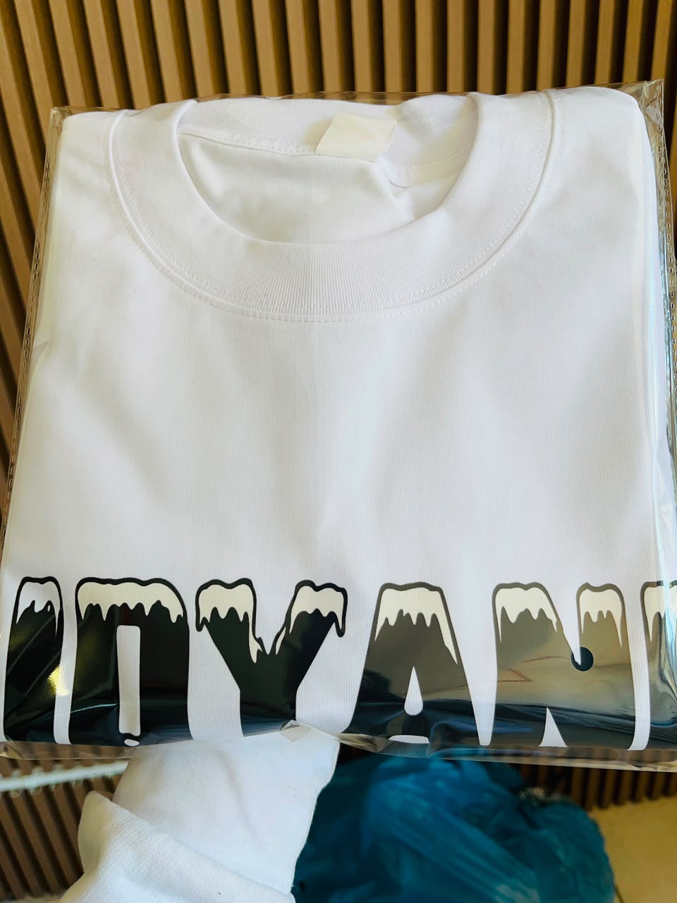 IDYANI White Sweatshirt