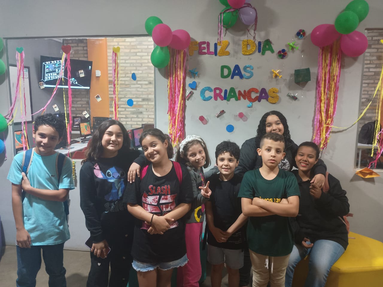 Alunos e comunidade Sette Modi