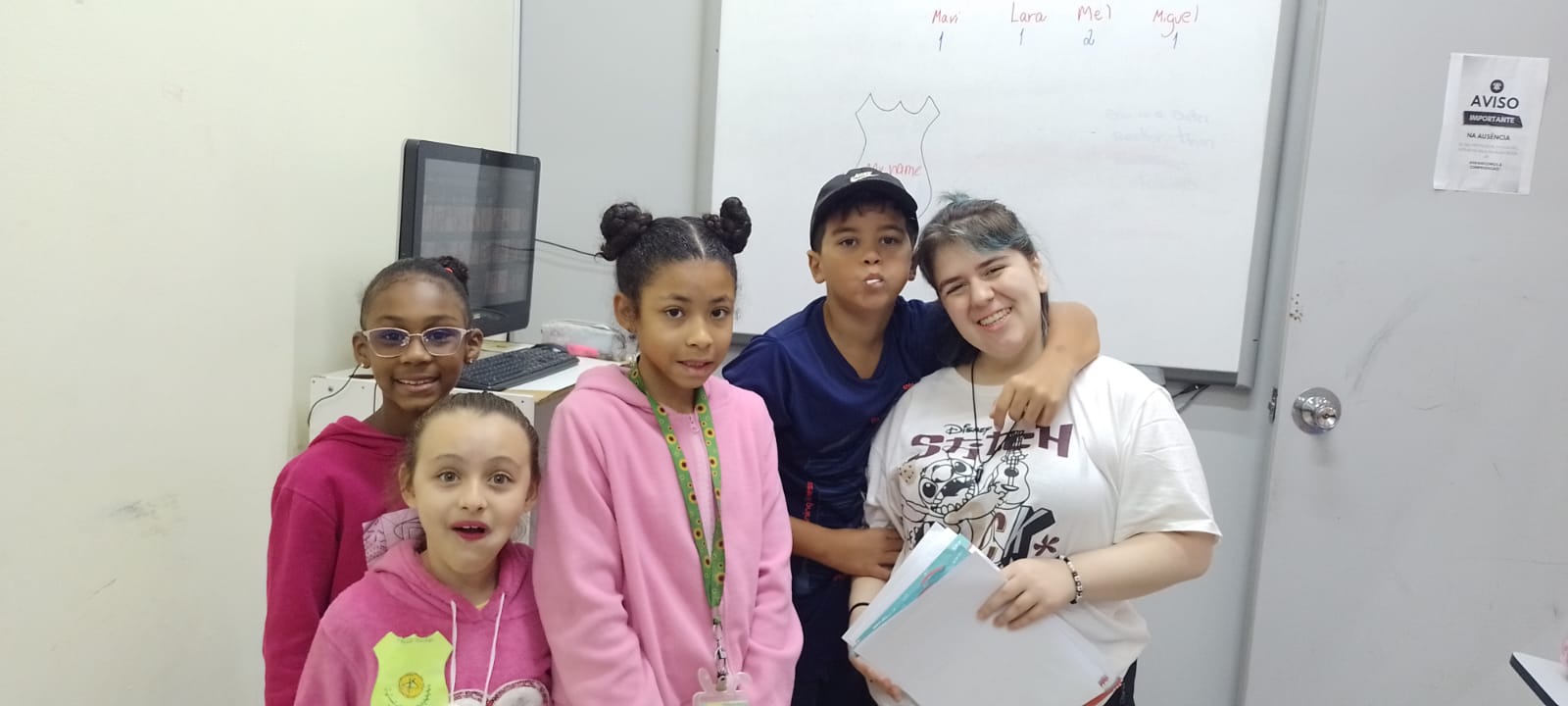 Alunos e comunidade Sette Modi