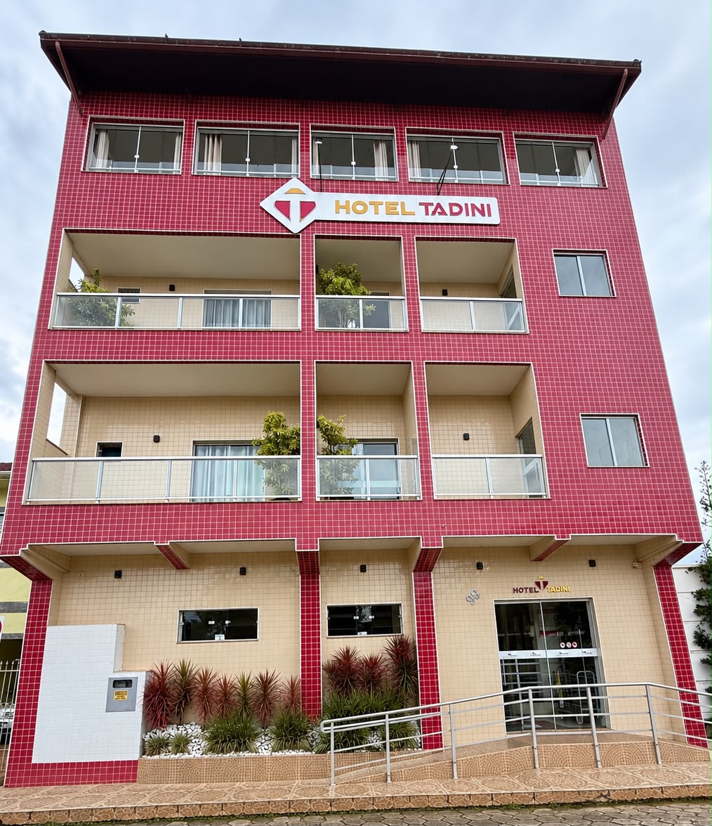 Fachada do Hotel Tadini