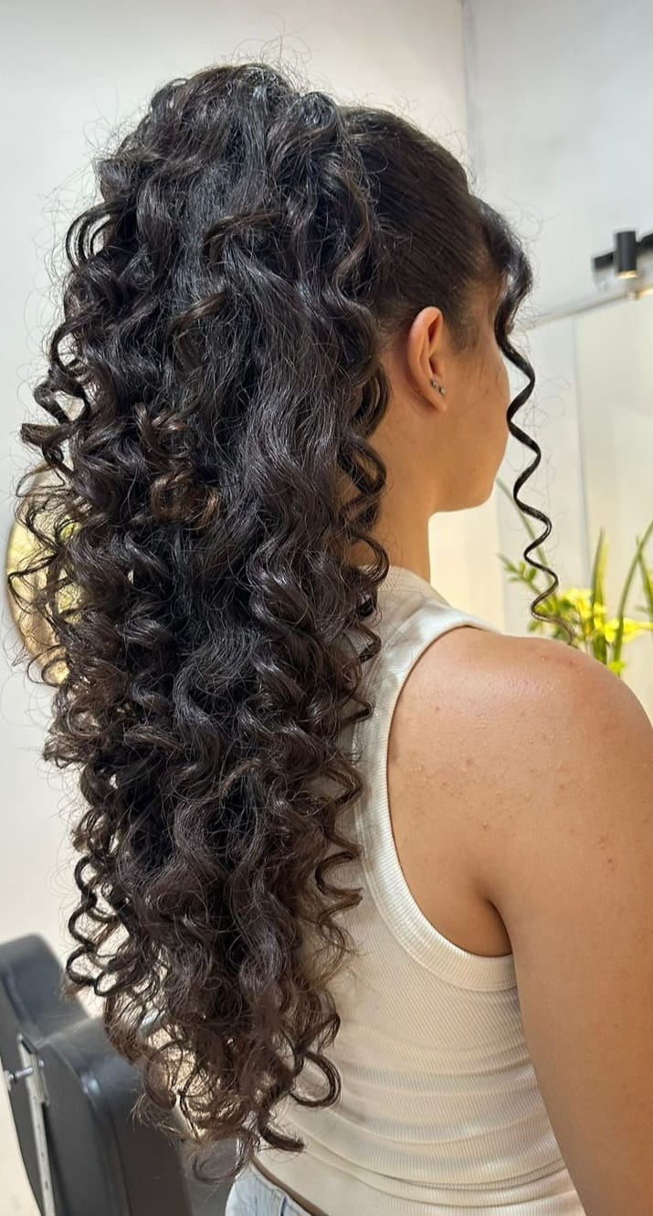 Penteado elaborado para ocasião especial