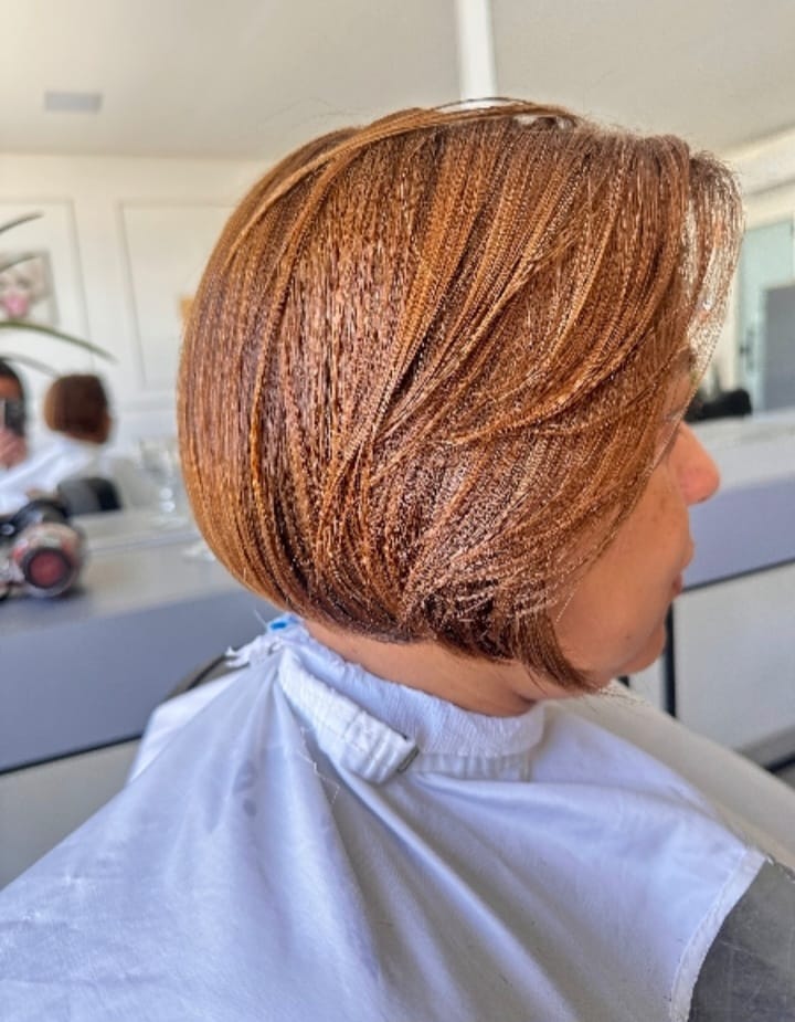 Corte curto cobre com camadas direcionadas