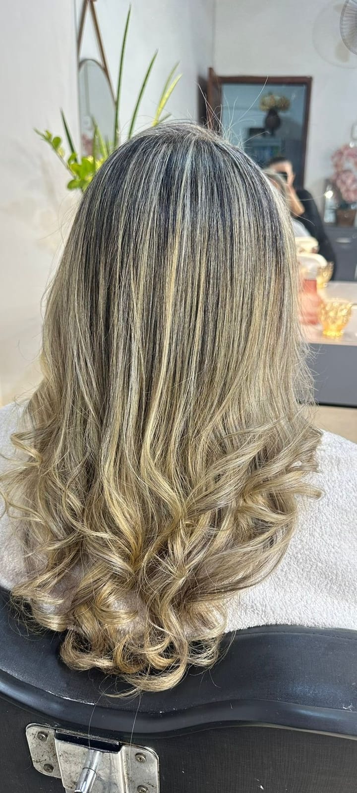 Cabelos com mechas iluminadas