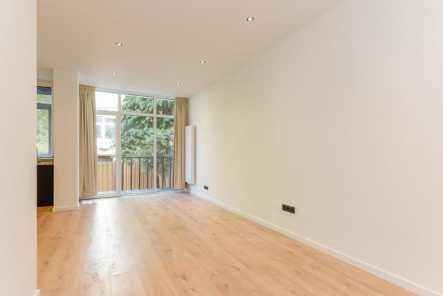 Modern appartement met privétuin