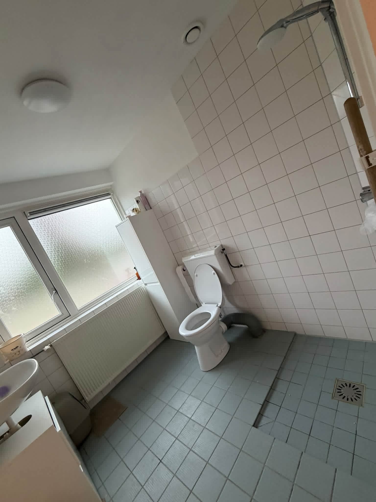 Modern appartement met privétuin — photo 1