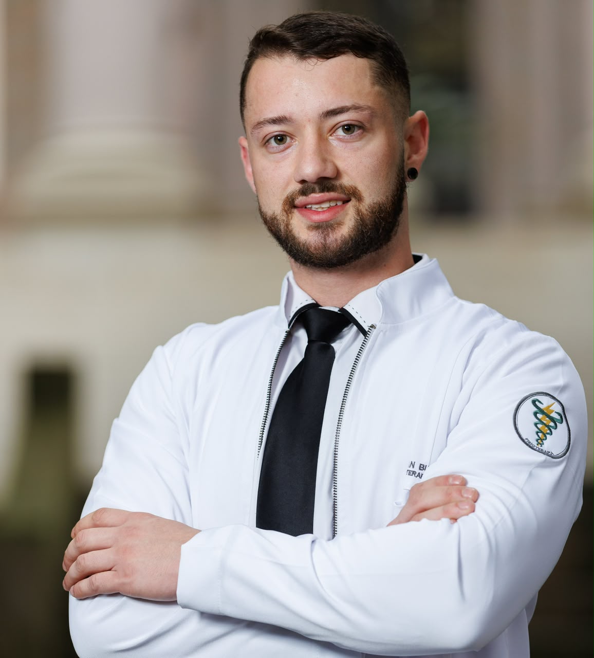 Rauan Bueno, fisioterapeuta, em seu retrato profissional