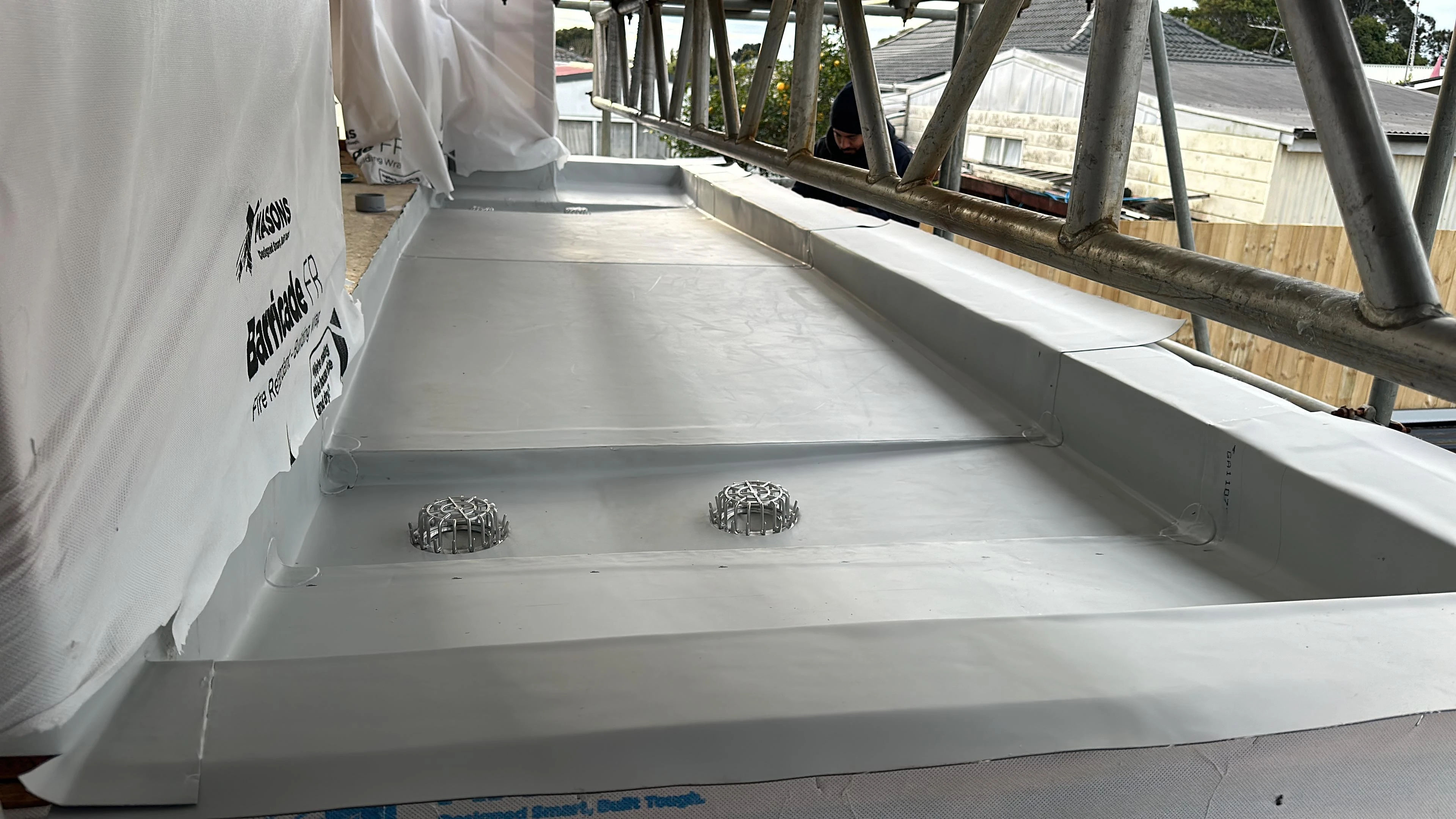 Completed membrane roof with twin drainage outlets