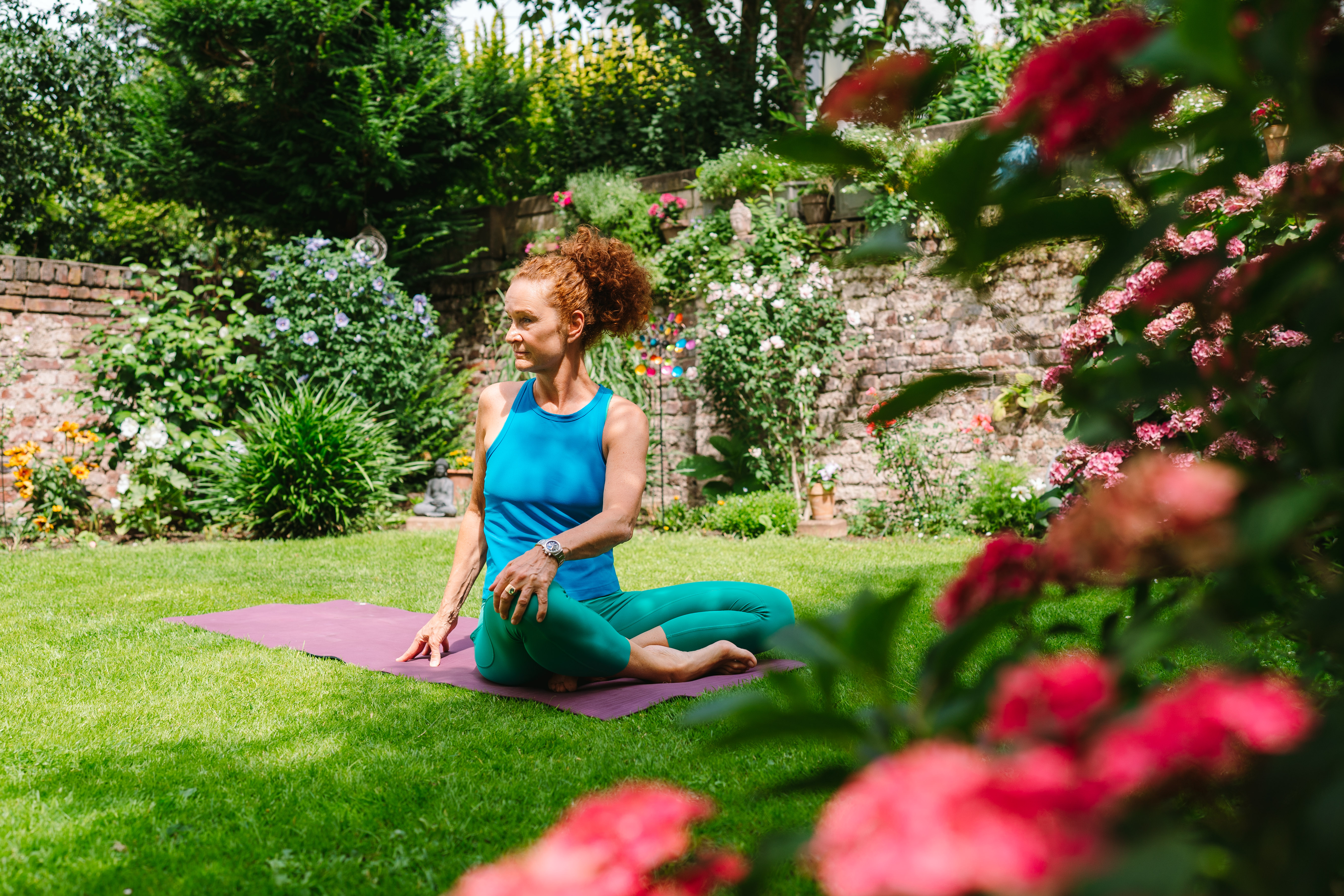 Susanne in sitzender Drehung