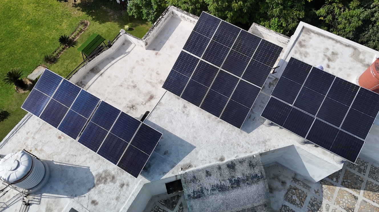 Aerial view of a rooftop with multiple solar panel clusters, a real Solarise zero-upfront installation
