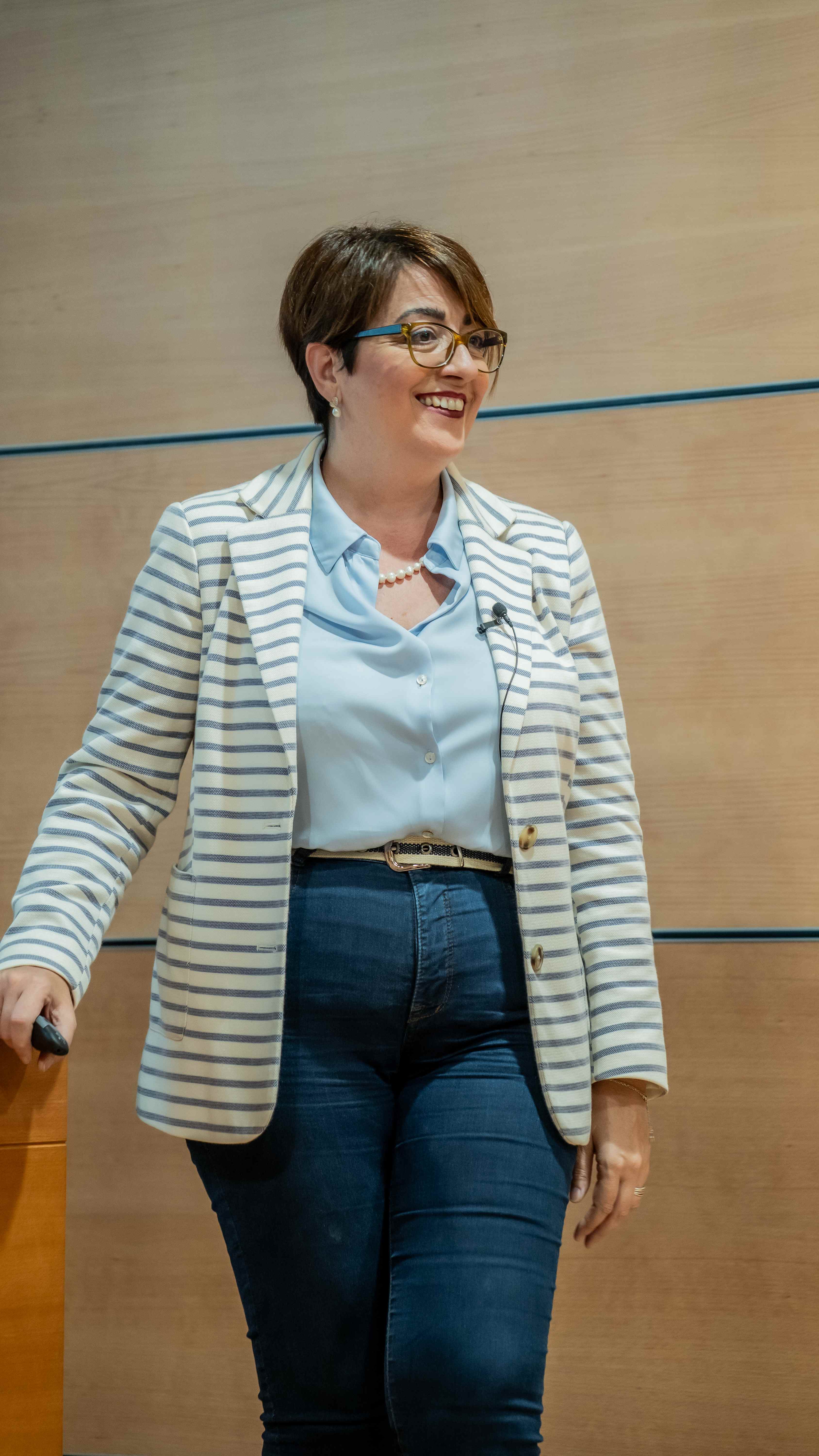 Lorena García presentando