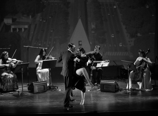 Lucas Maureira con Trío Ámbar y bailarines de tango
