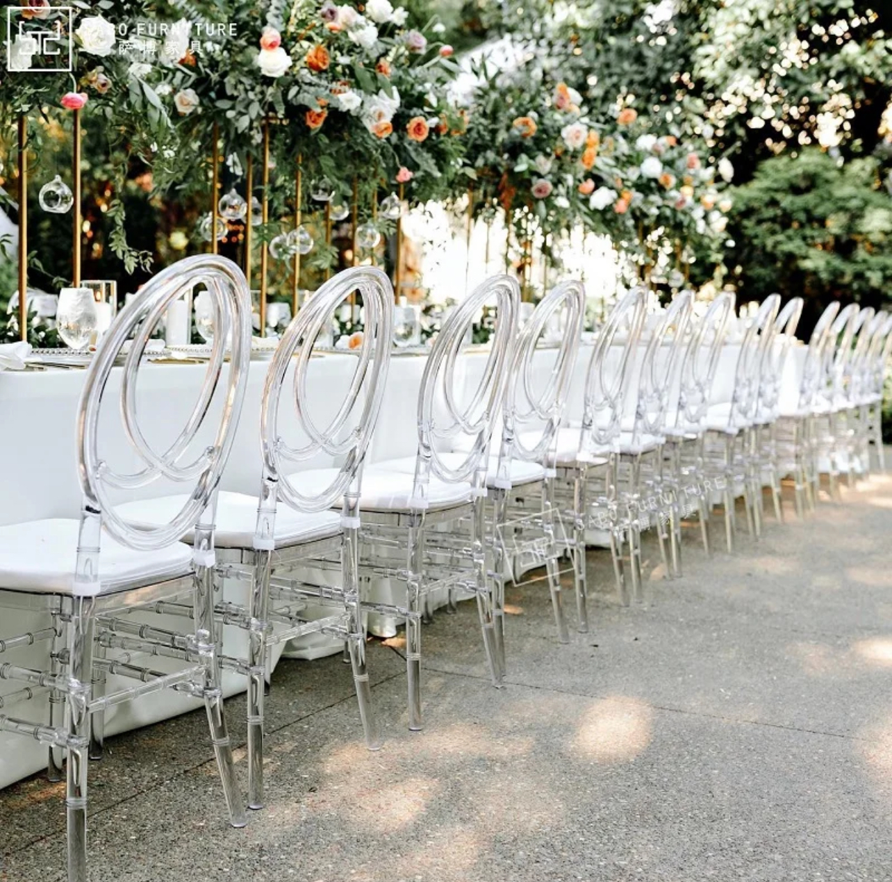 Clear acrylic chairs at outdoor wedding setup