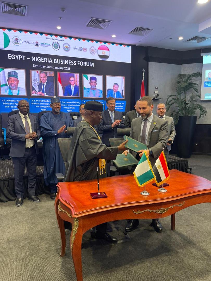 Document exchange at Egypt-Nigeria Business Forum