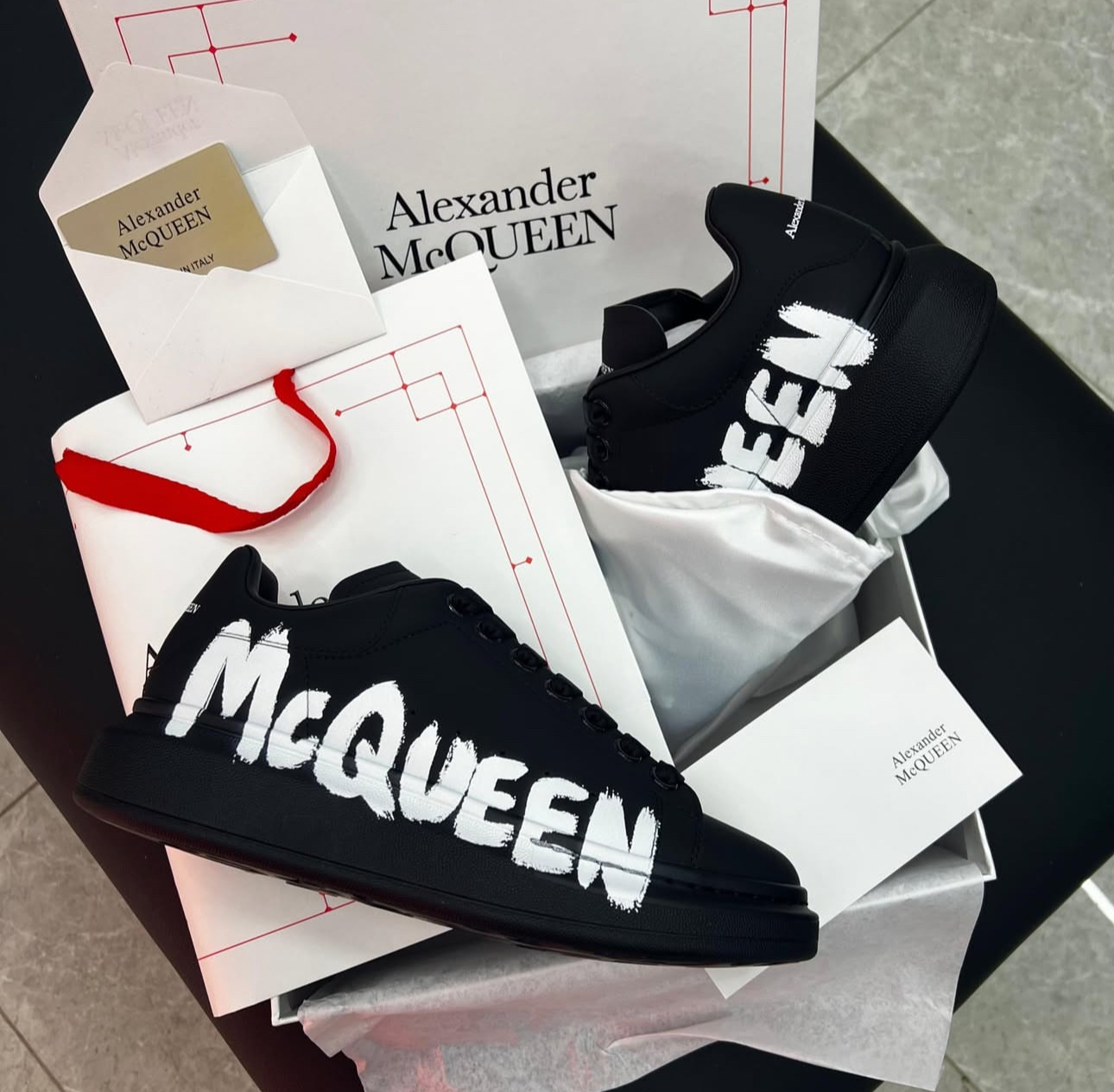 Alexander McQueen Negras