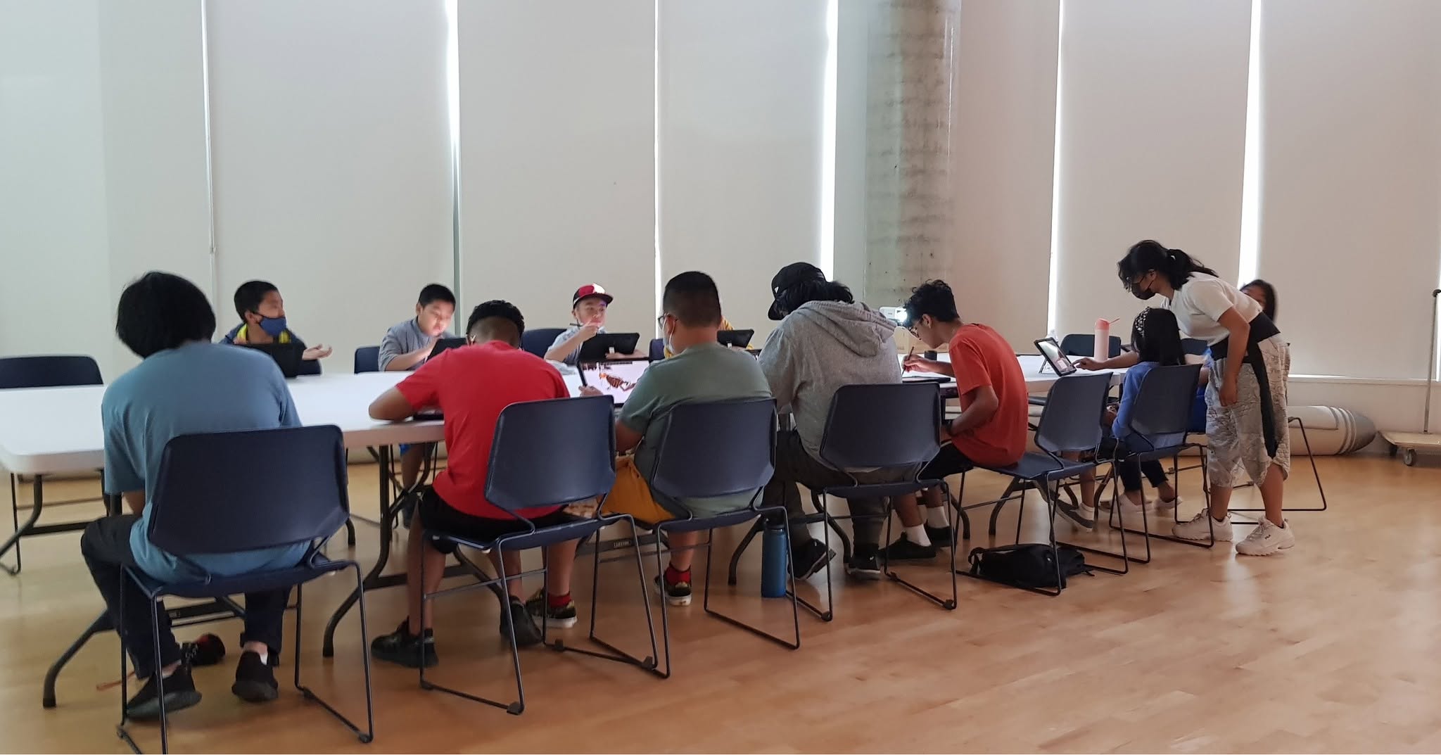 Young people participating in a digital learning session