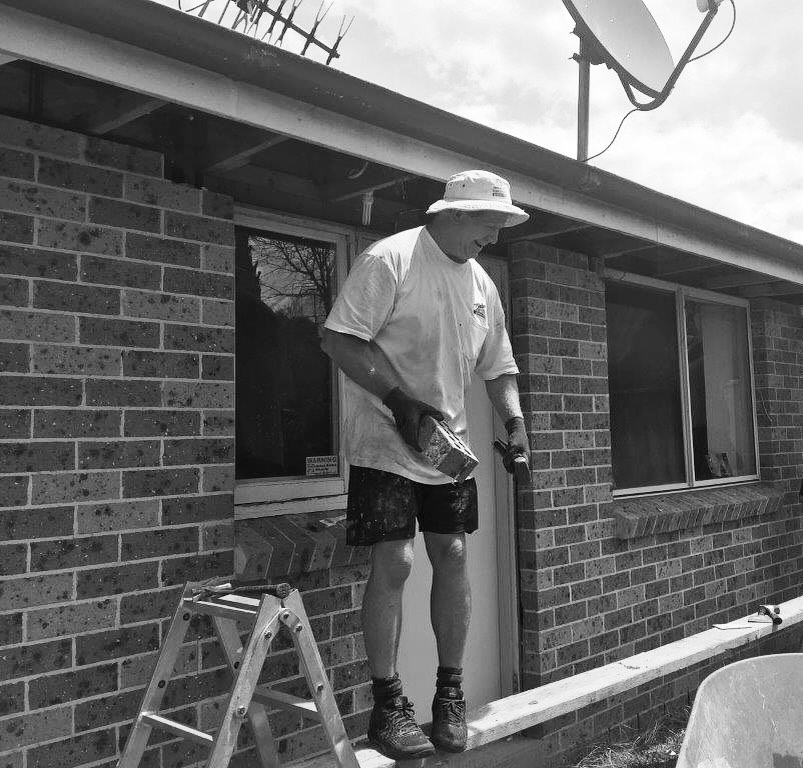 Nelson Constructions builder laying bricks on a Sydney home renovation