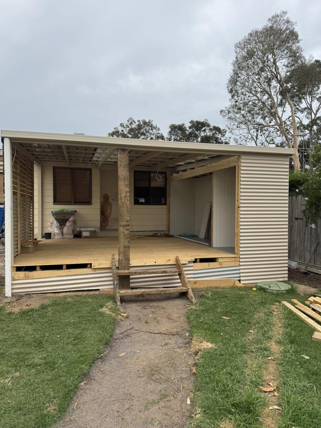Custom timber deck and pergola carpentry build