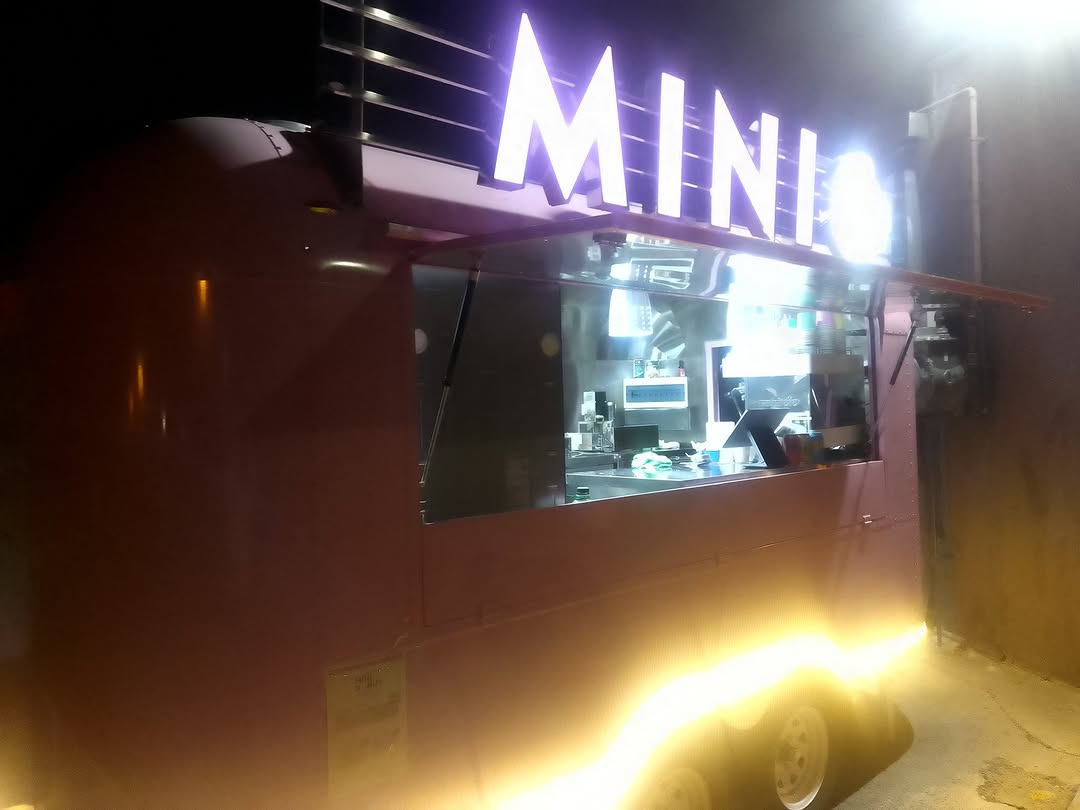 Nuts For Donuts Moorabbin food van serving late into the night