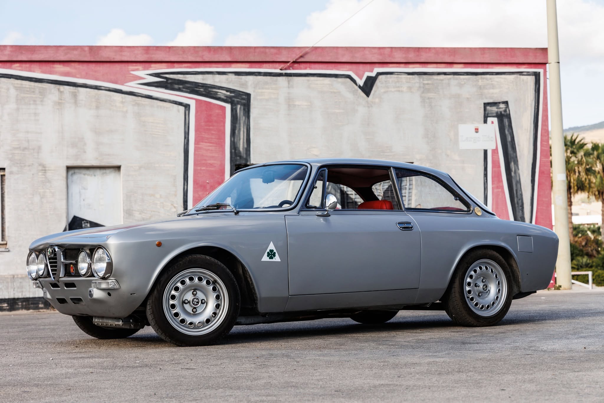 Alfa Romeo GT front three-quarter view — vehicle sourcing service