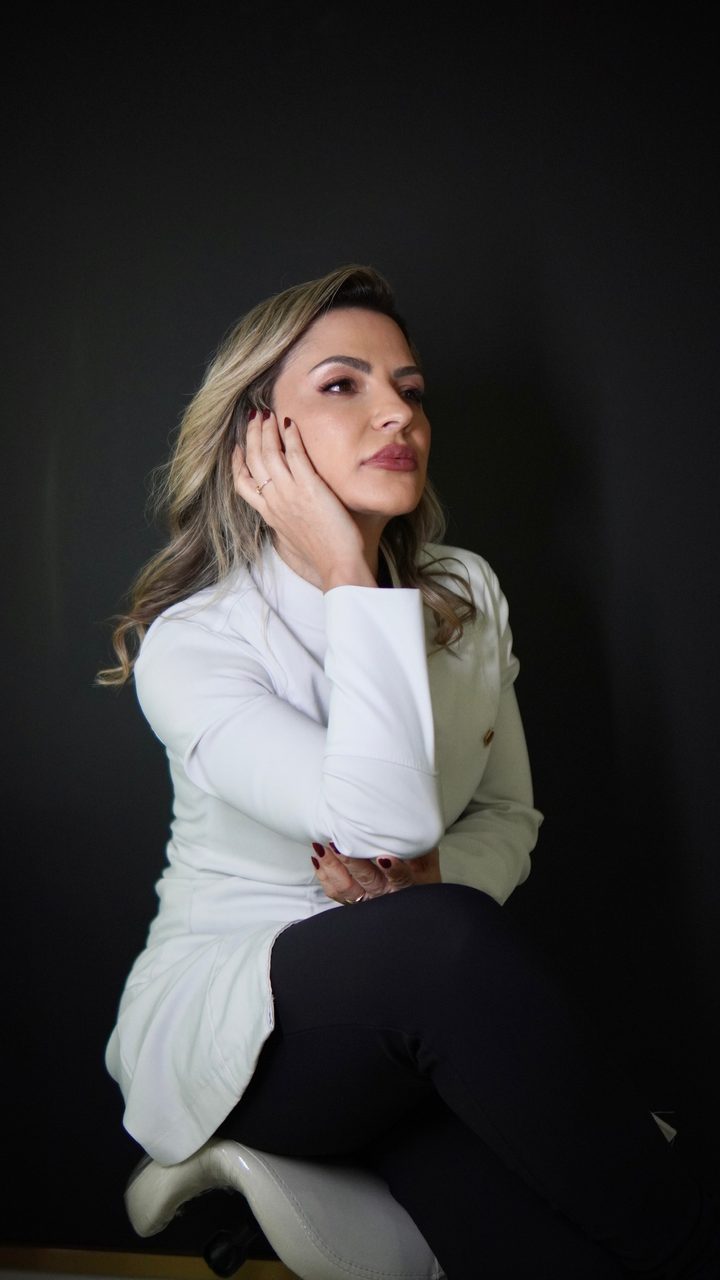 Dra. Denise Santana — Clínica Belle Harmony