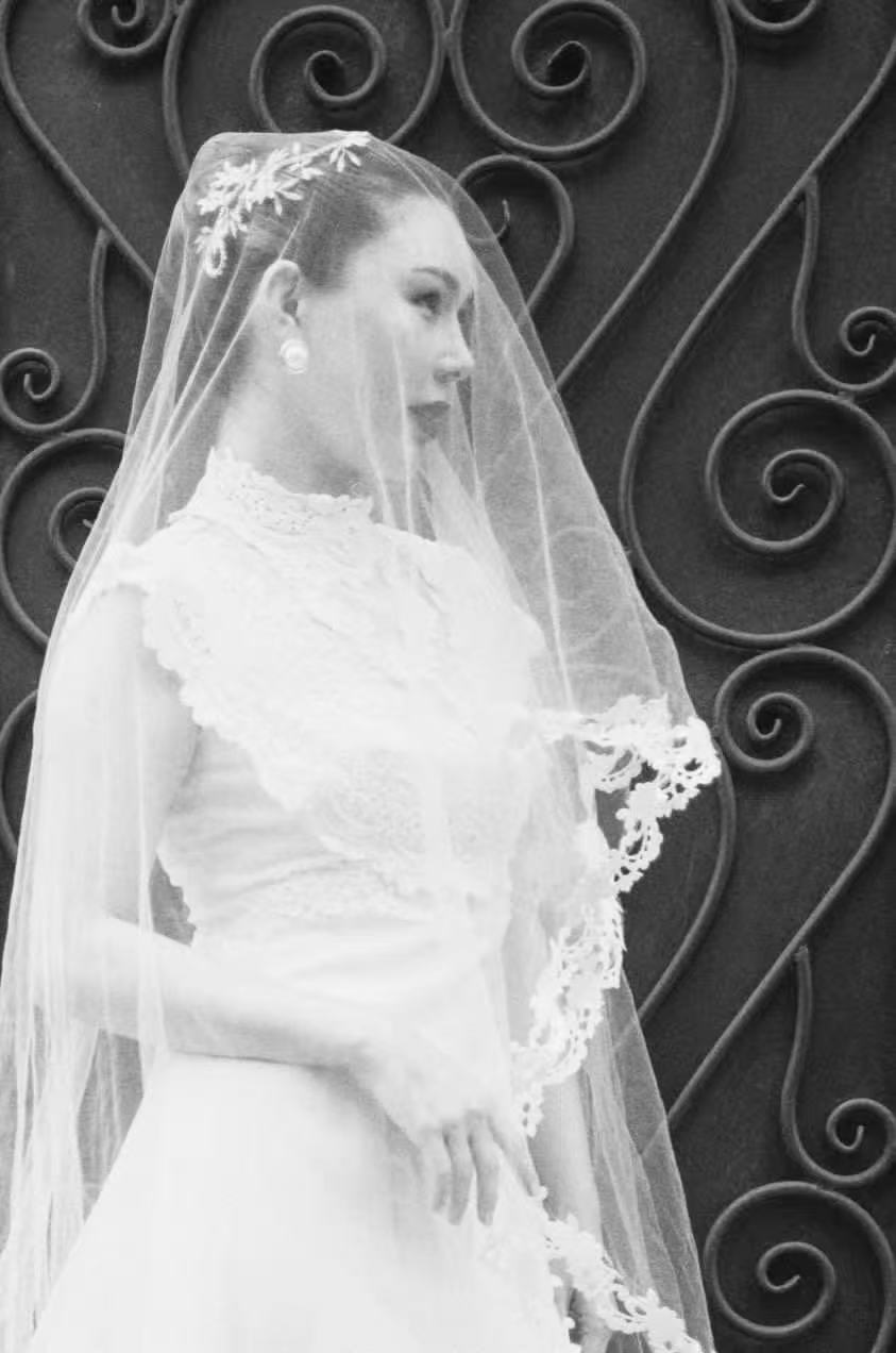 Vintage style bride portrait with veil in black and white
